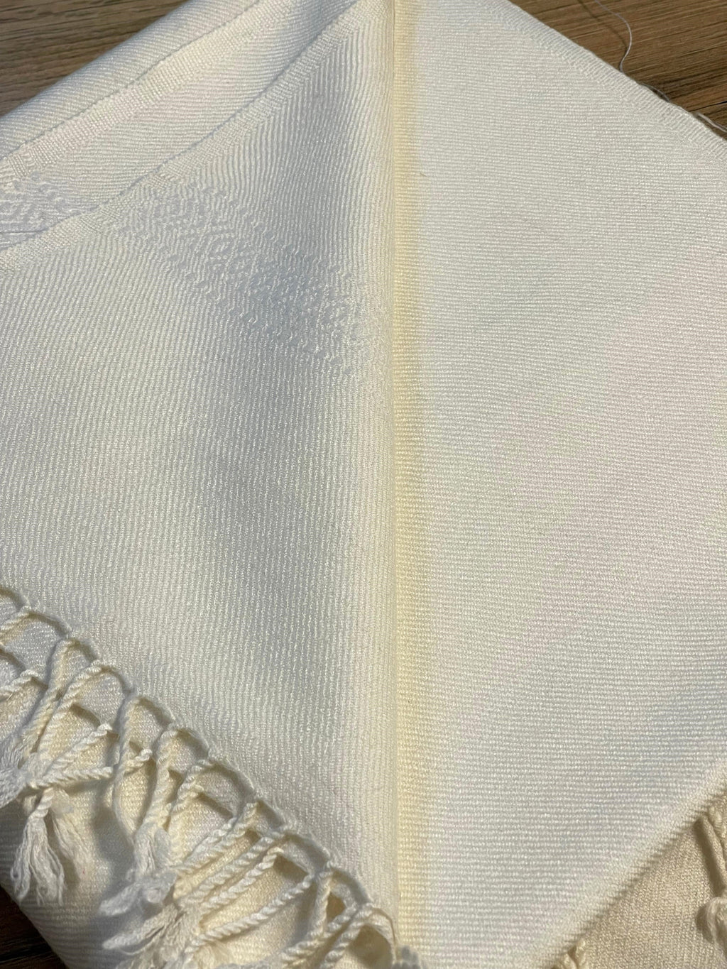 White Men’s Wool Shawl – 45 Wool