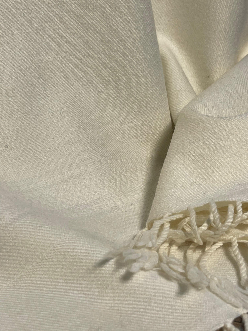 White Men’s Wool Shawl – 45 Wool