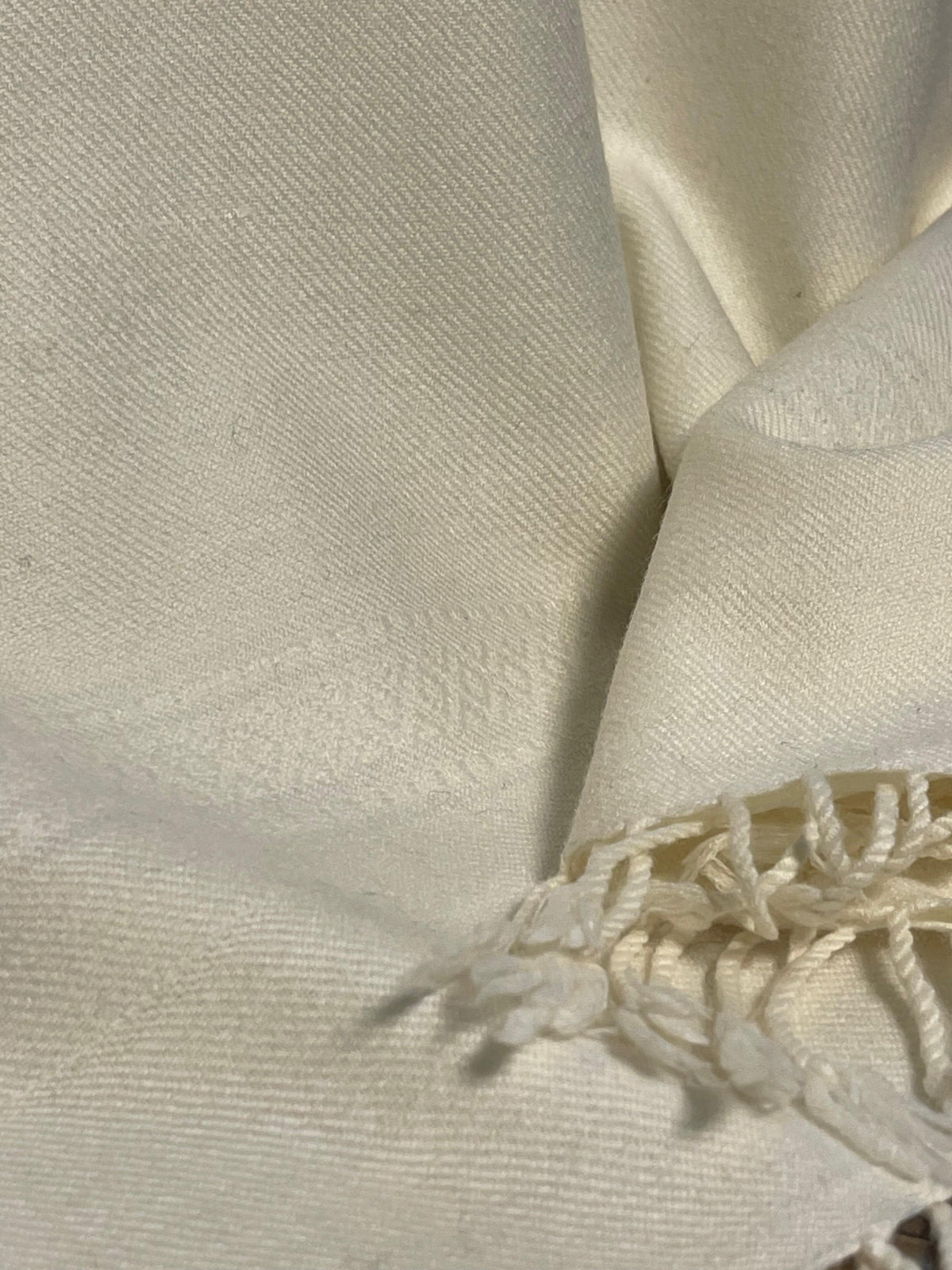 White Men’s Wool Shawl – 45 Wool