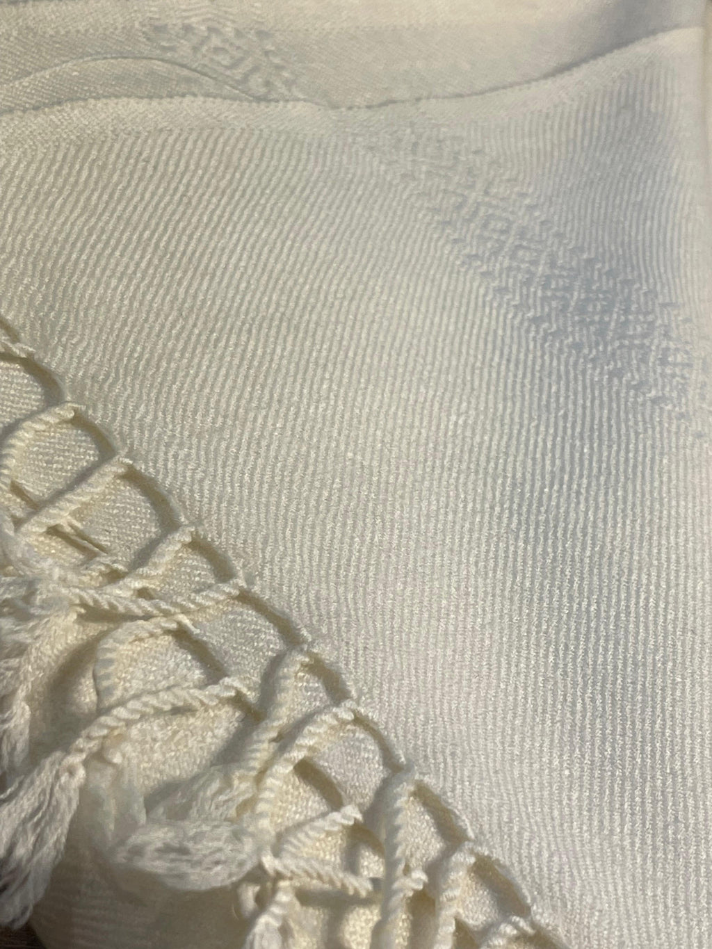 White Men’s Wool Shawl – 45 Wool