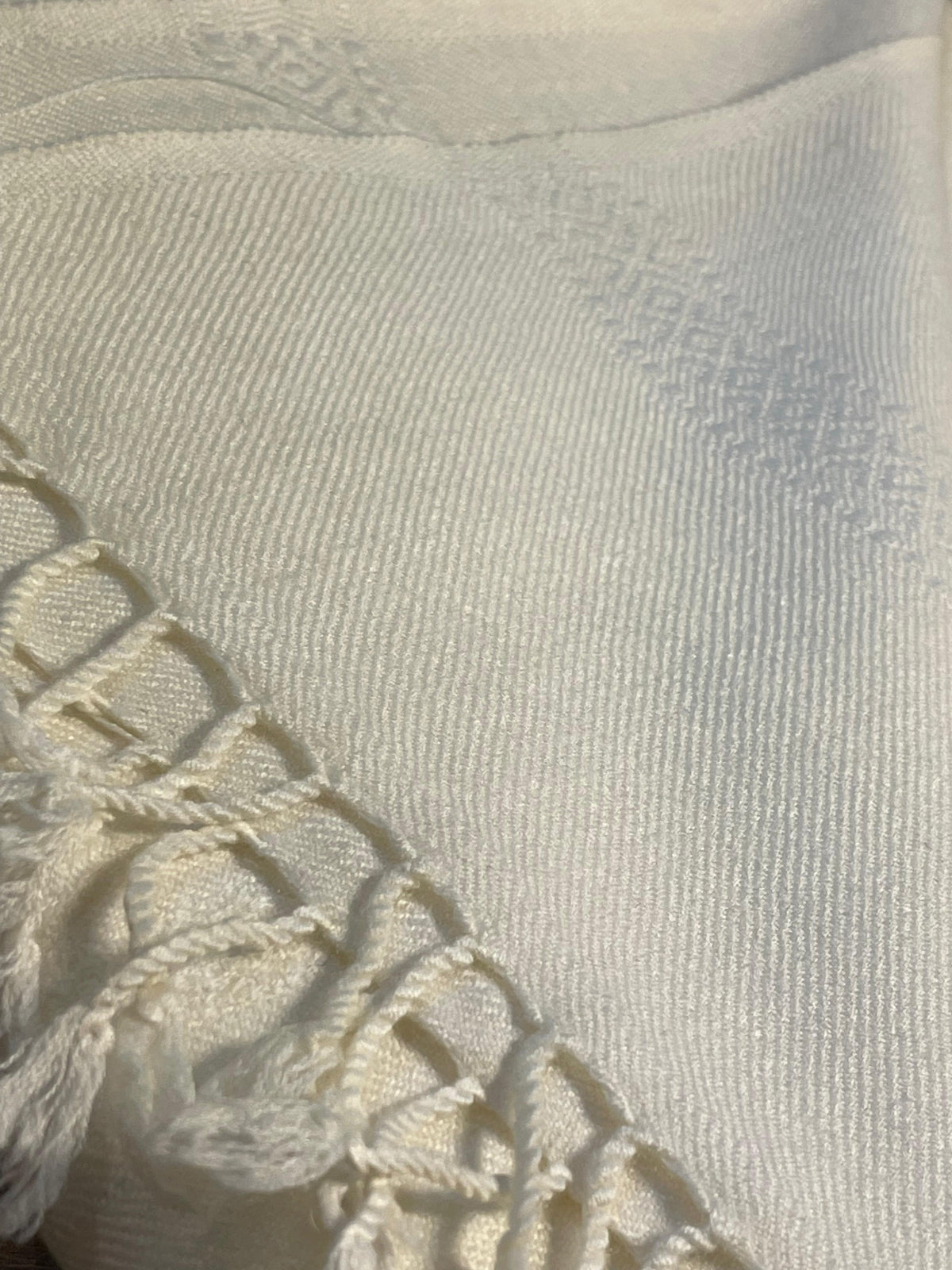 White Men’s Wool Shawl – 45 Wool