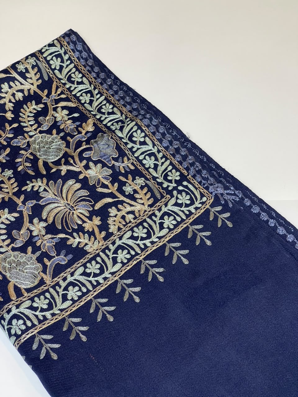 Elegant Floral Pashmina Shawl